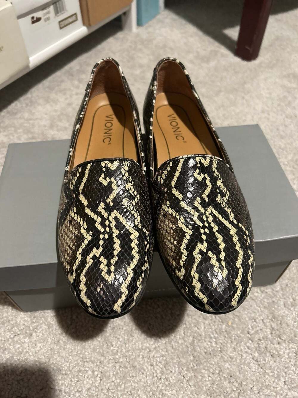 Shoes boa print flats